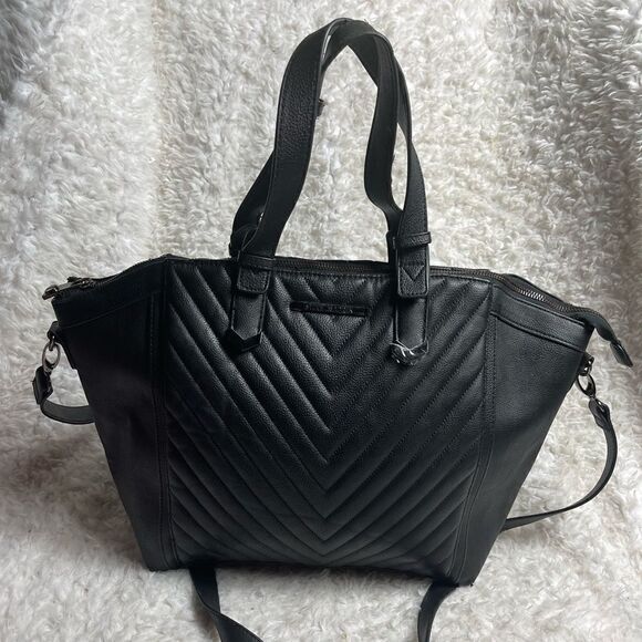 Steve Madden quilted large Black quilted faux leather satchel/Shoulder strap . - Picture 1 of 13